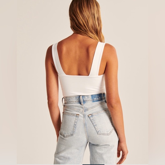 Double Layered Seamless Fabric Square neck Bodysuit - Picture 3 of 8